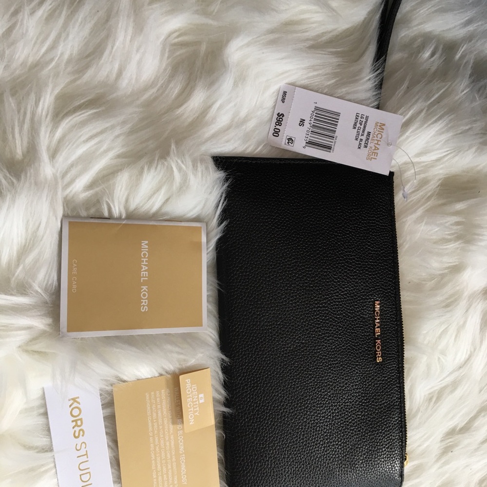 Gorgeous Michael Kors leather wristlet/wallet